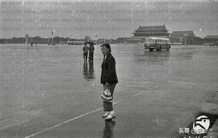 花楼女子媚态撩人，丰乳肥臀，30张真实影像惊艳时光