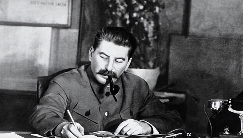 全球十大伟人排行榜中，毛主席位列榜首，为何无人敢提出质疑？