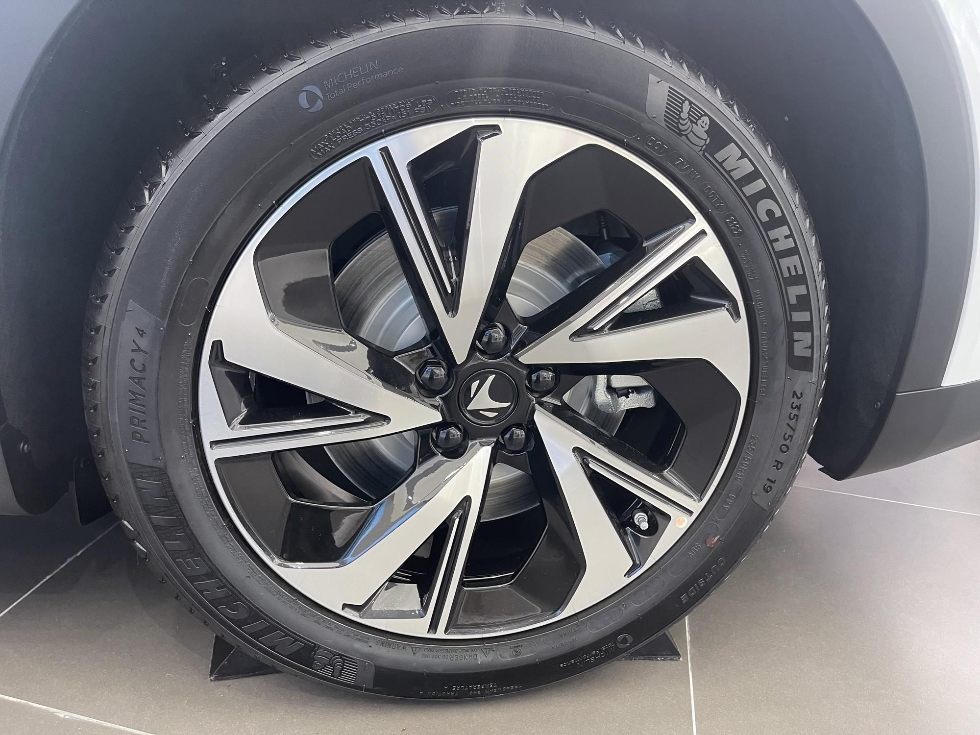 阿尔法s跟小鹏汽车,小鹏新能源汽车报价大全2022款