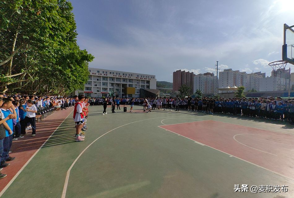 2023“麓宸杯”中美职业男篮队员走进天水市第二中学