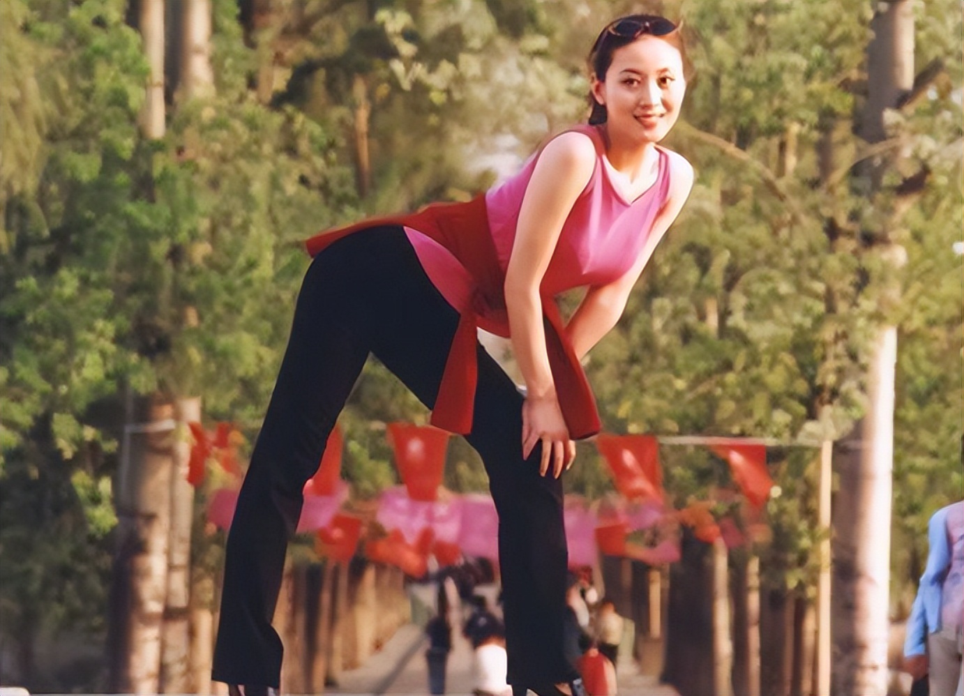 汤加丽：因当“人体模特”被丈夫抛弃，被父母嫌弃，47岁仍然单身