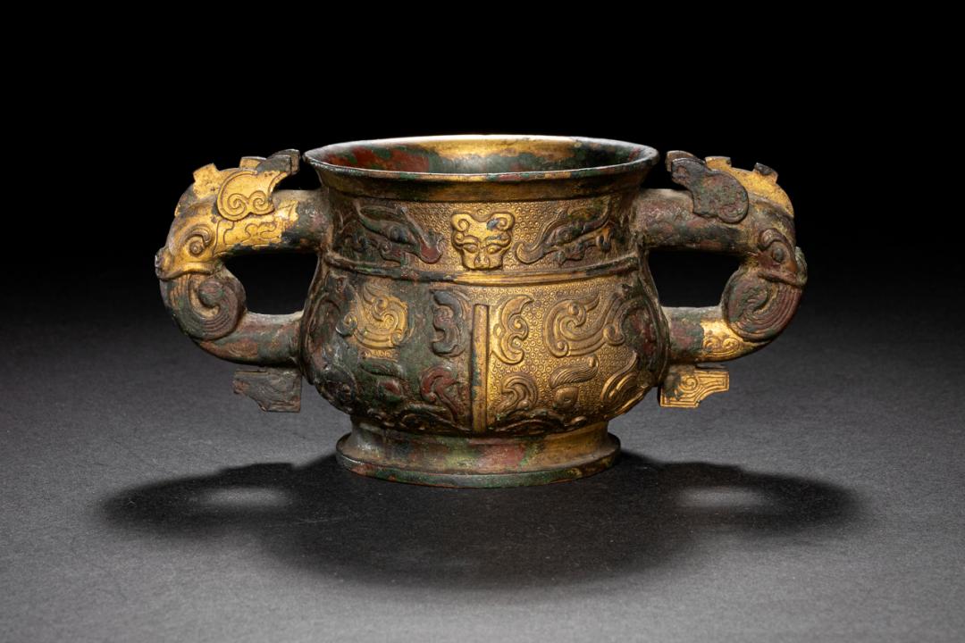 明永乐青花缠枝莲纹大碗拍卖,宣德青花缠枝牡丹纹菱口碗