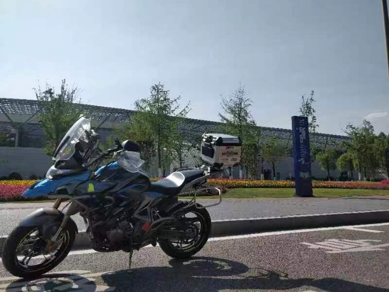 我们在错误的时间遇到了错误的人,在错误的时间遇到了不该爱的人