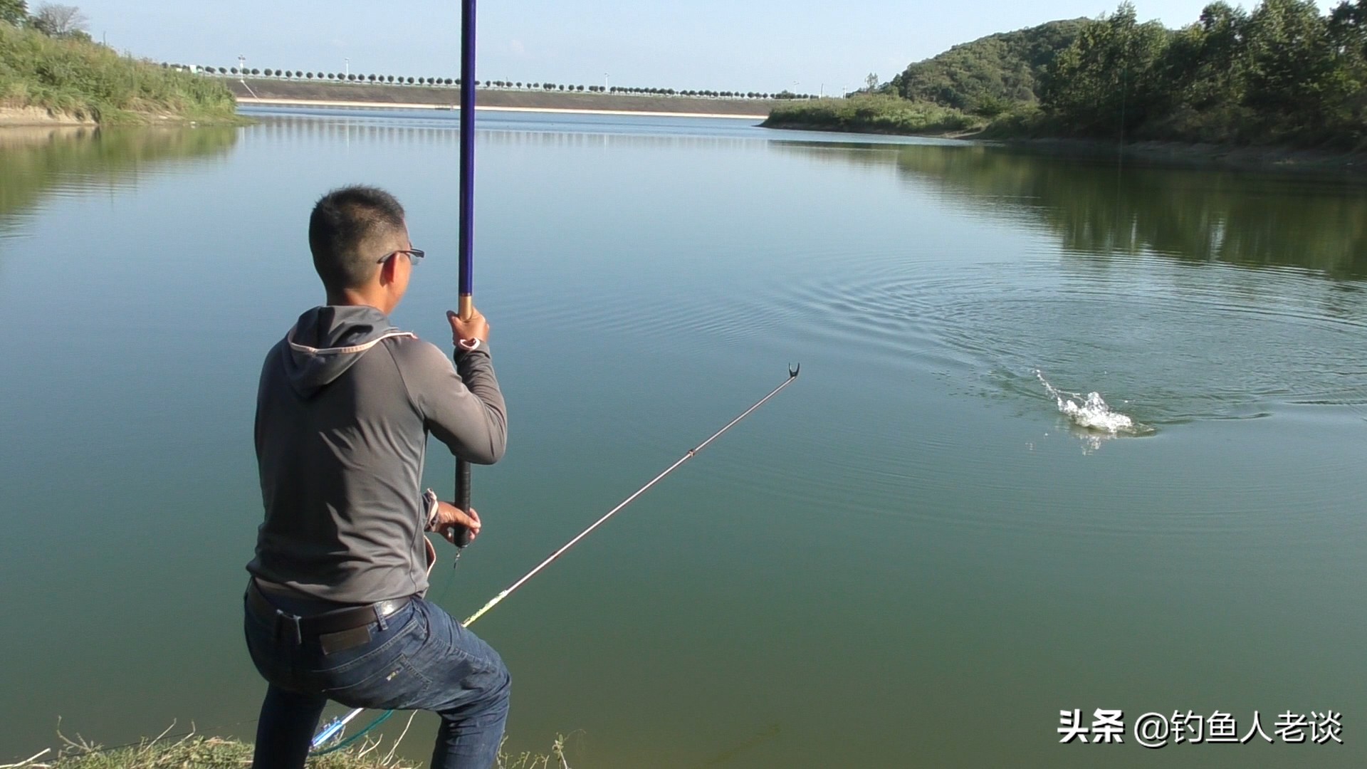 怎样选鱼竿野钓选什么鱼竿,钓鱼竿入门竿怎么选择最好