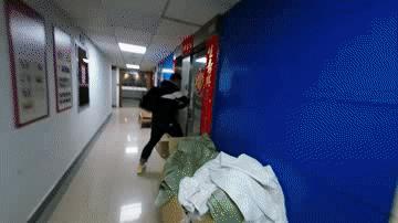 警方端掉一条制售假手机产业链,警方打击假手机