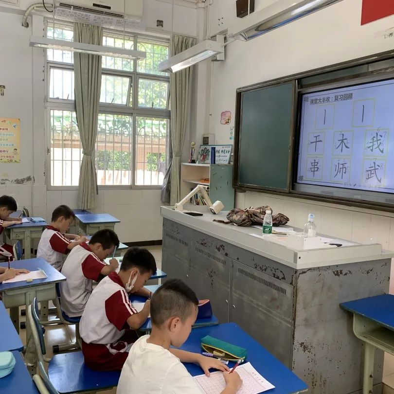 直击课外喵暑托开课首日情况：能和同学一起过暑假，太好玩了