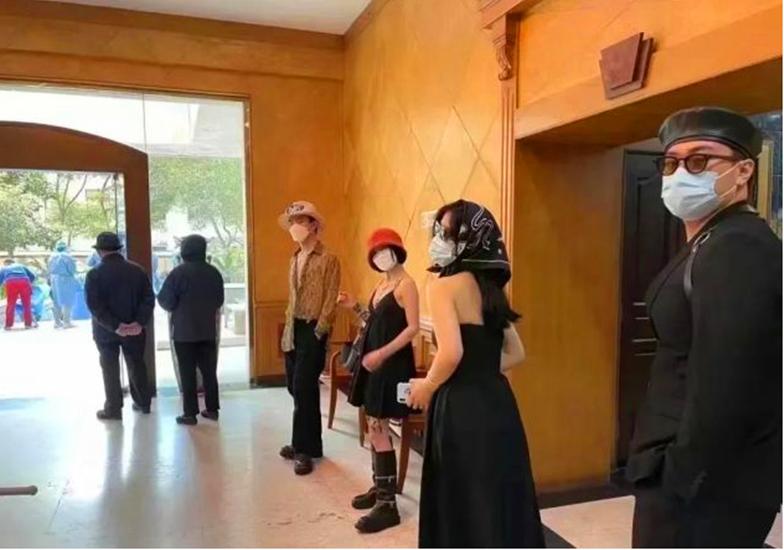 浦东两家生鲜小店擅自开业被罚？揭秘体面上海大妈为啥偷千元蔬菜