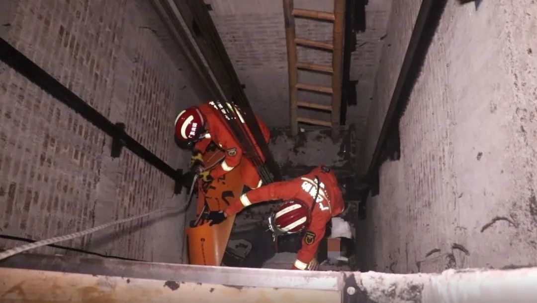 鐜夋灄甯傜缁靛尯宸ヤ汉瑙︾數鍚庣画,绂忕坏璺虫ゼ浜嬩欢