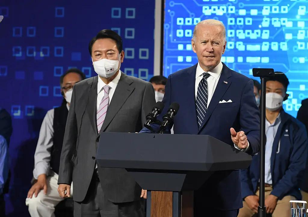 拜登访韩屡屡出丑,两名特工被遣返回国后又现口误,中方亮明立场