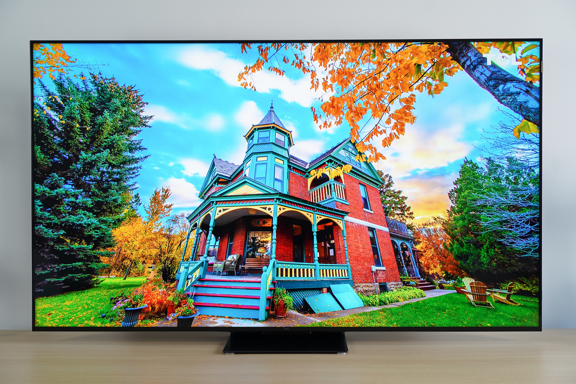 平时喜欢看电影追剧，选择什么样的电视机比较好？