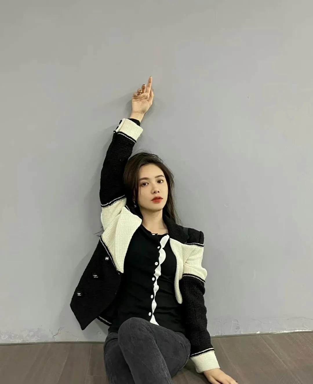 nba主持人美娜生活照,天津主持人美娜个人资料