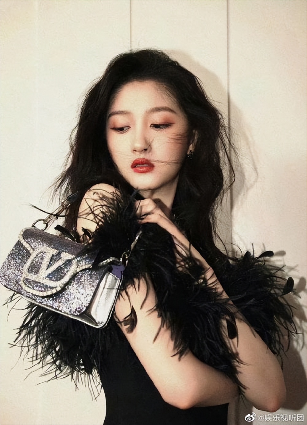 关晓彤吐槽买包,关晓彤因买包言论被打脸