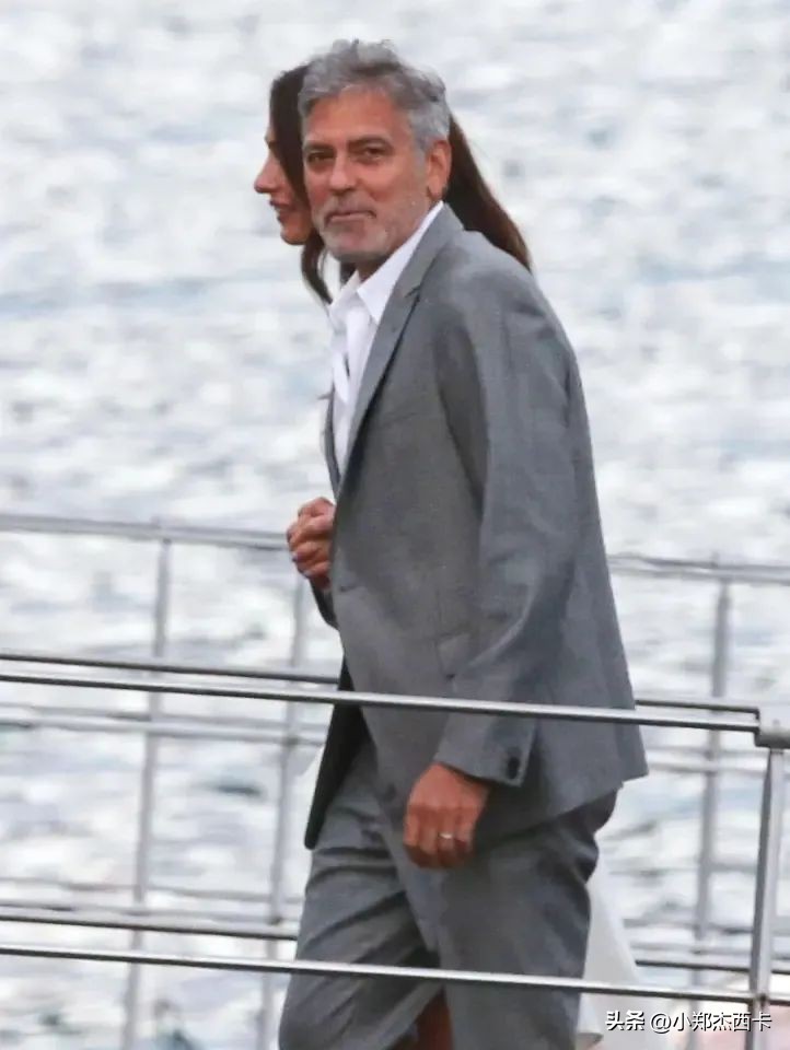 她随便穿条白裙子，就把半个好莱坞给比下去了