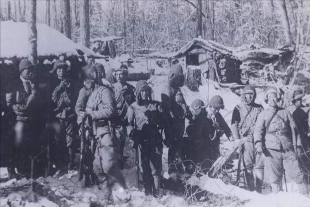 金日成访华，有人竟一把搂住他脖子，后来金日成送了那人两车苹果