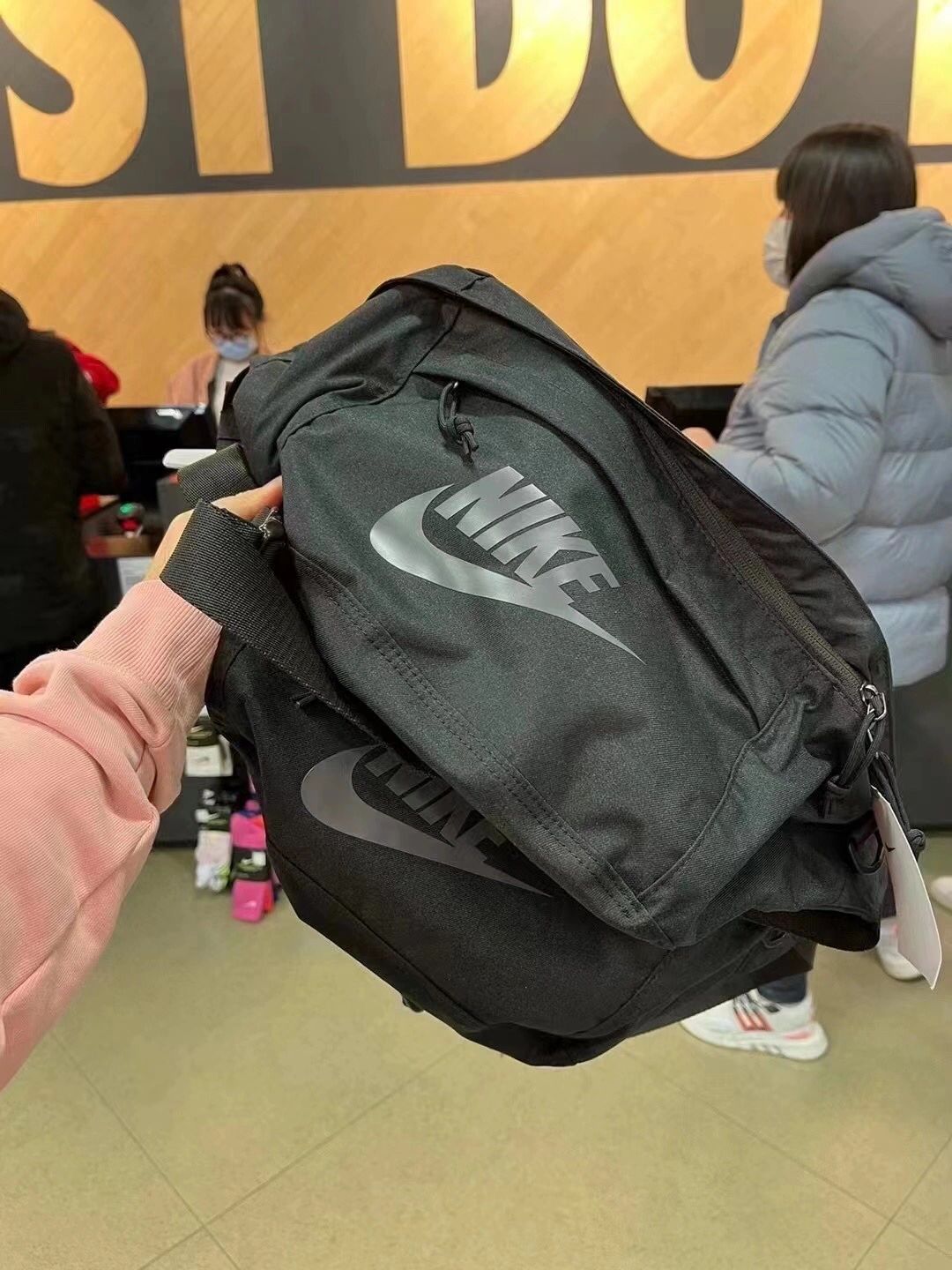 王一博耐克斜挎包,耐克斜挎包王一博同款全系列