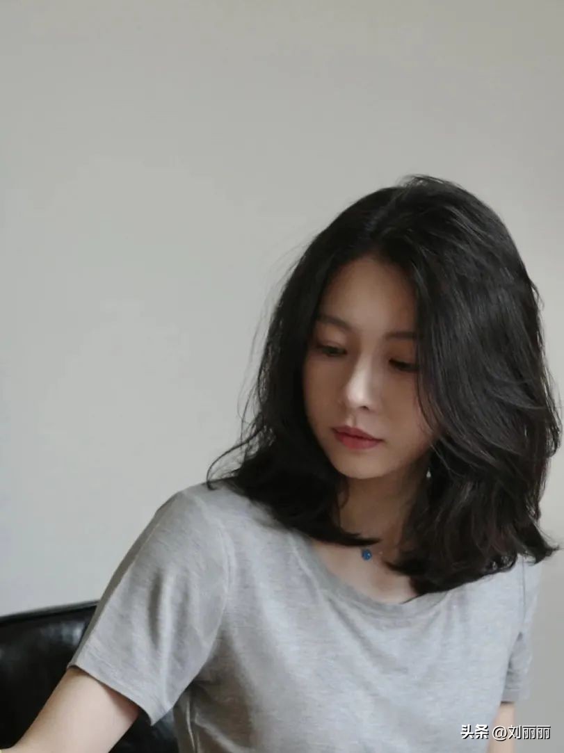 气质优雅发型女2020流行发型,适合女性的发型2020流行发型