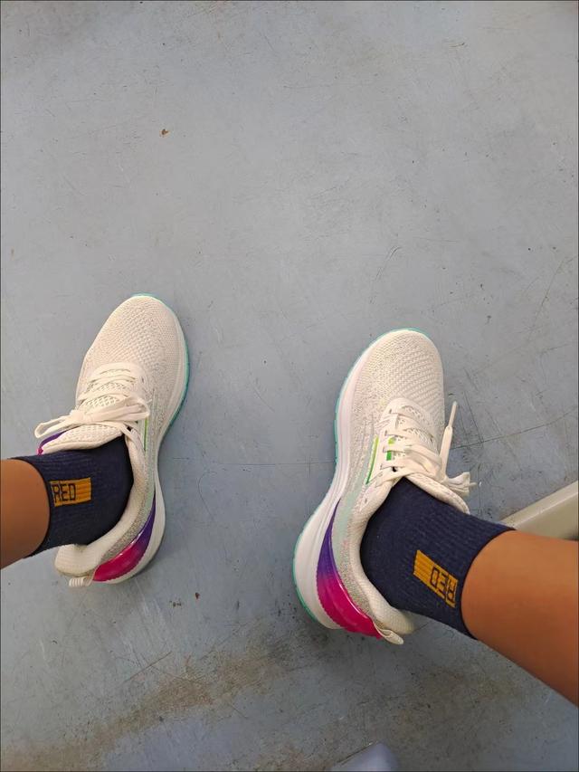 李宁夏日跑鞋 (300左右夏日跑鞋)