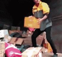 “是小蛇出了轨，还是青蛙劈了腿？”这是现实版的美杜莎？哈哈