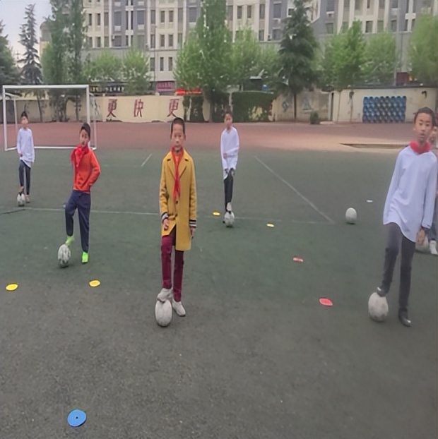 小足球运球和射门教案,小足球左右脚踩球教案