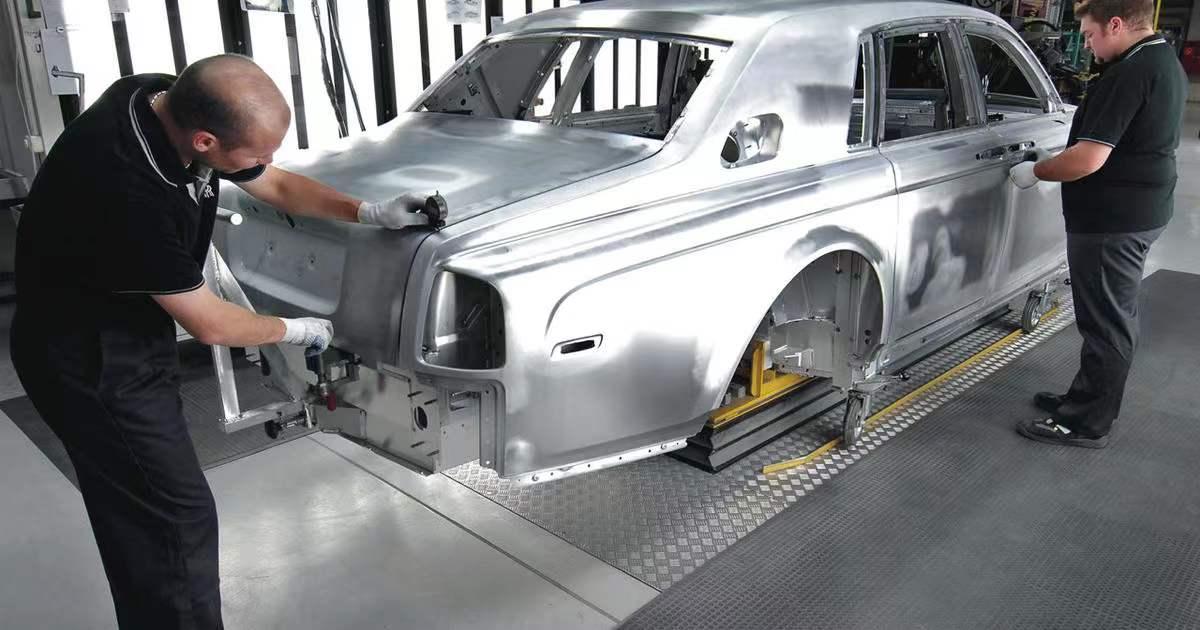 劳斯莱斯实际卖1000台,劳斯莱斯顶级版多少钱落地