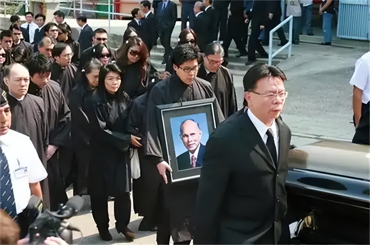 香港最强大佬霍英东，支援抗美援朝助力北京申奥，死后受国葬待遇