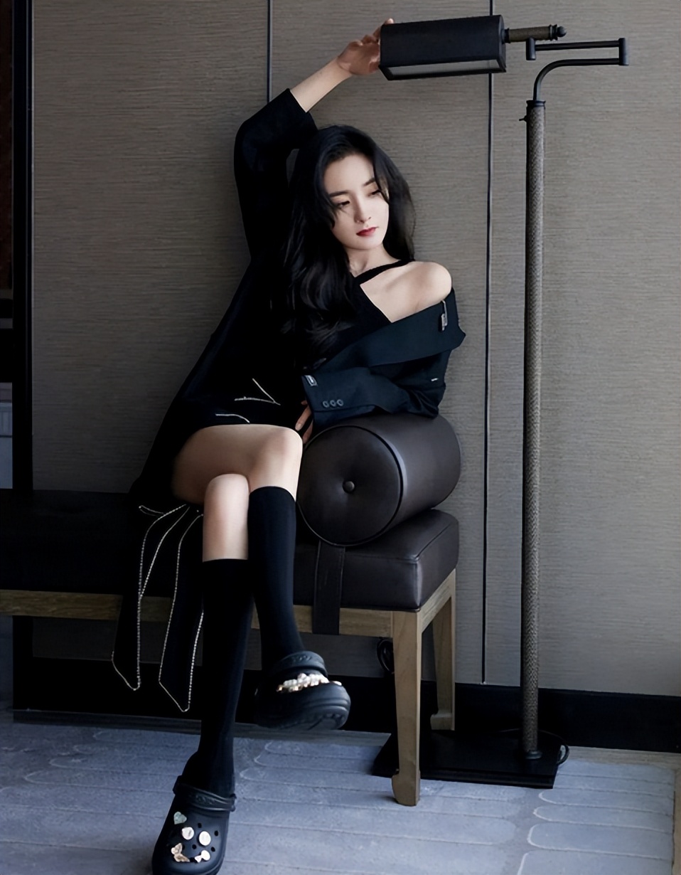 脸部造假，发量造假，牙齿造假，女明星除了性别，还有什么是真的