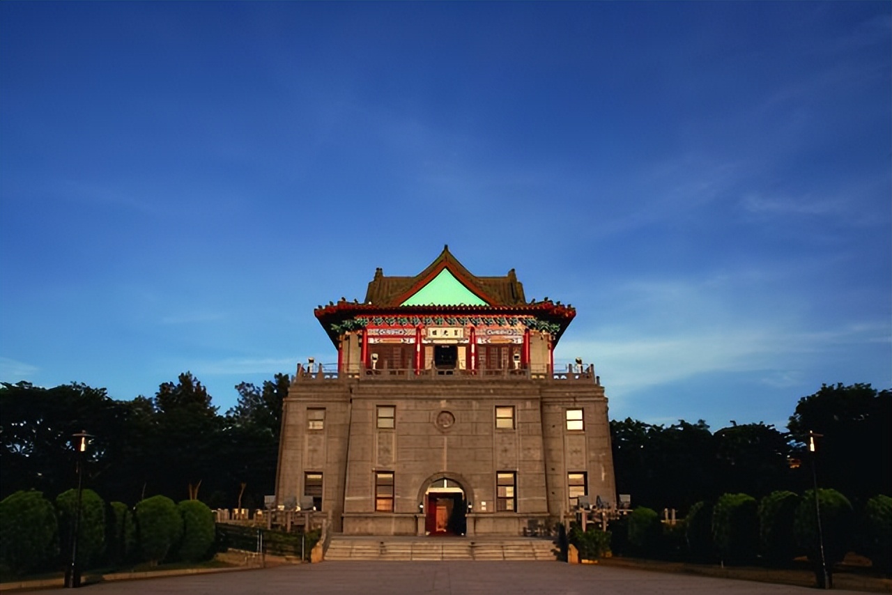 金门岛和厦门距离有多远,与金门岛隔海相望的地方