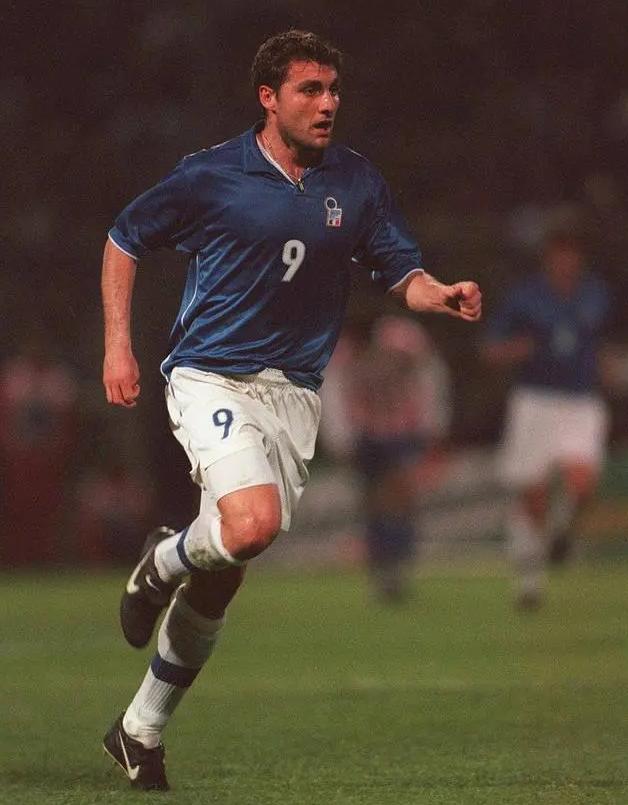 足坛十大神锋哈兰德,足球经典瞬间哈兰德