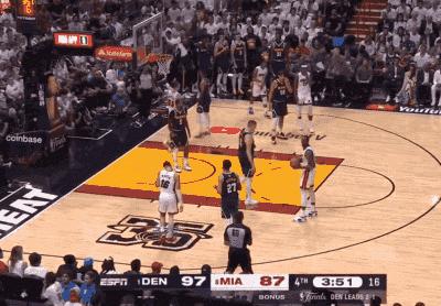 约基奇五秒背身违例,掘金24秒违例