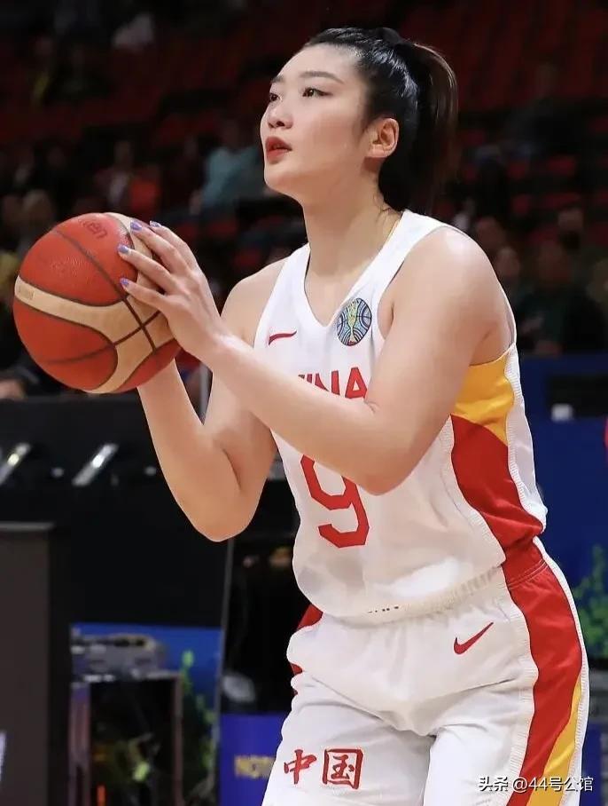 中国女篮队员李梦知三当三，脱下衣服已输彻底，令人唏嘘不已