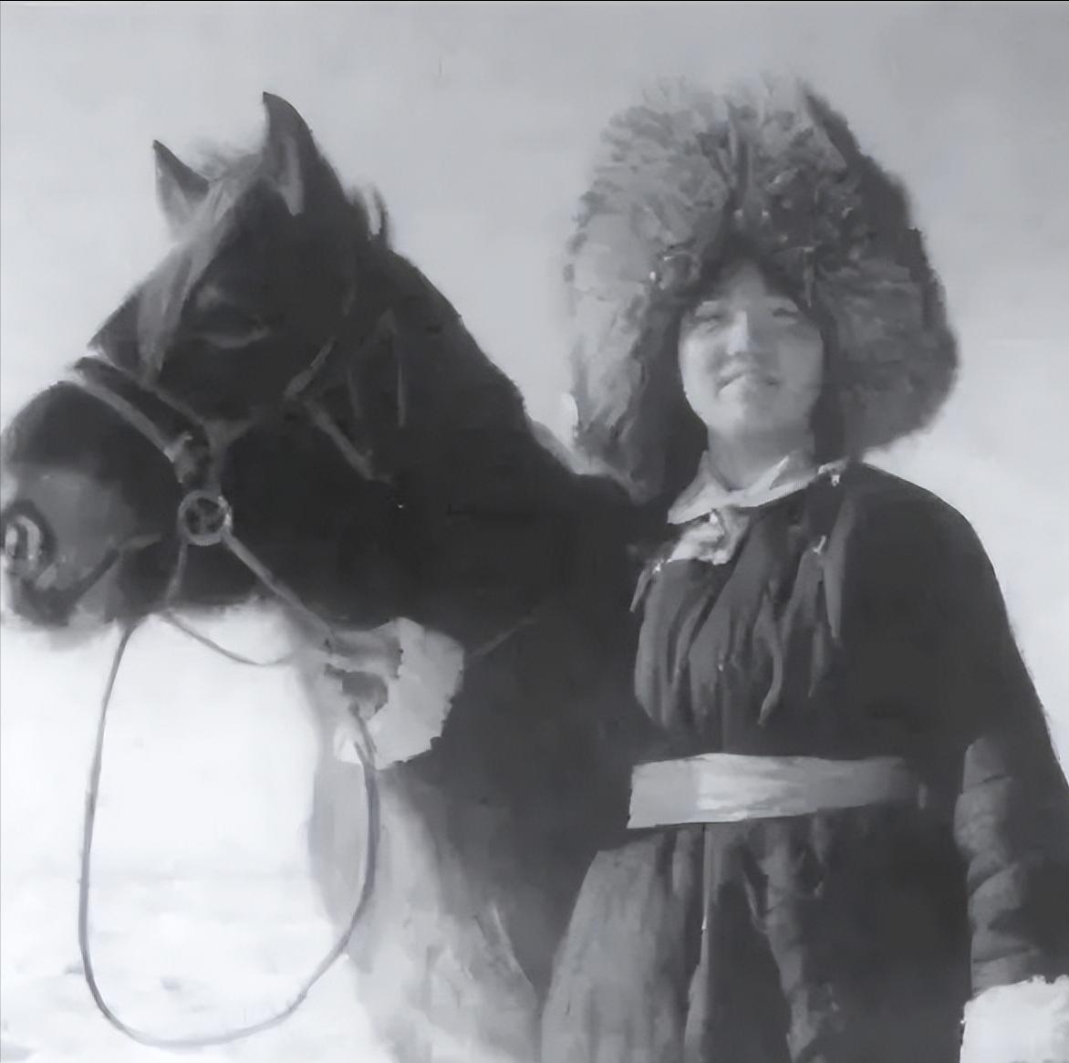 1970年周恩来侄女入伍，当面向伯父汇报，总理：你能不能脱下军装