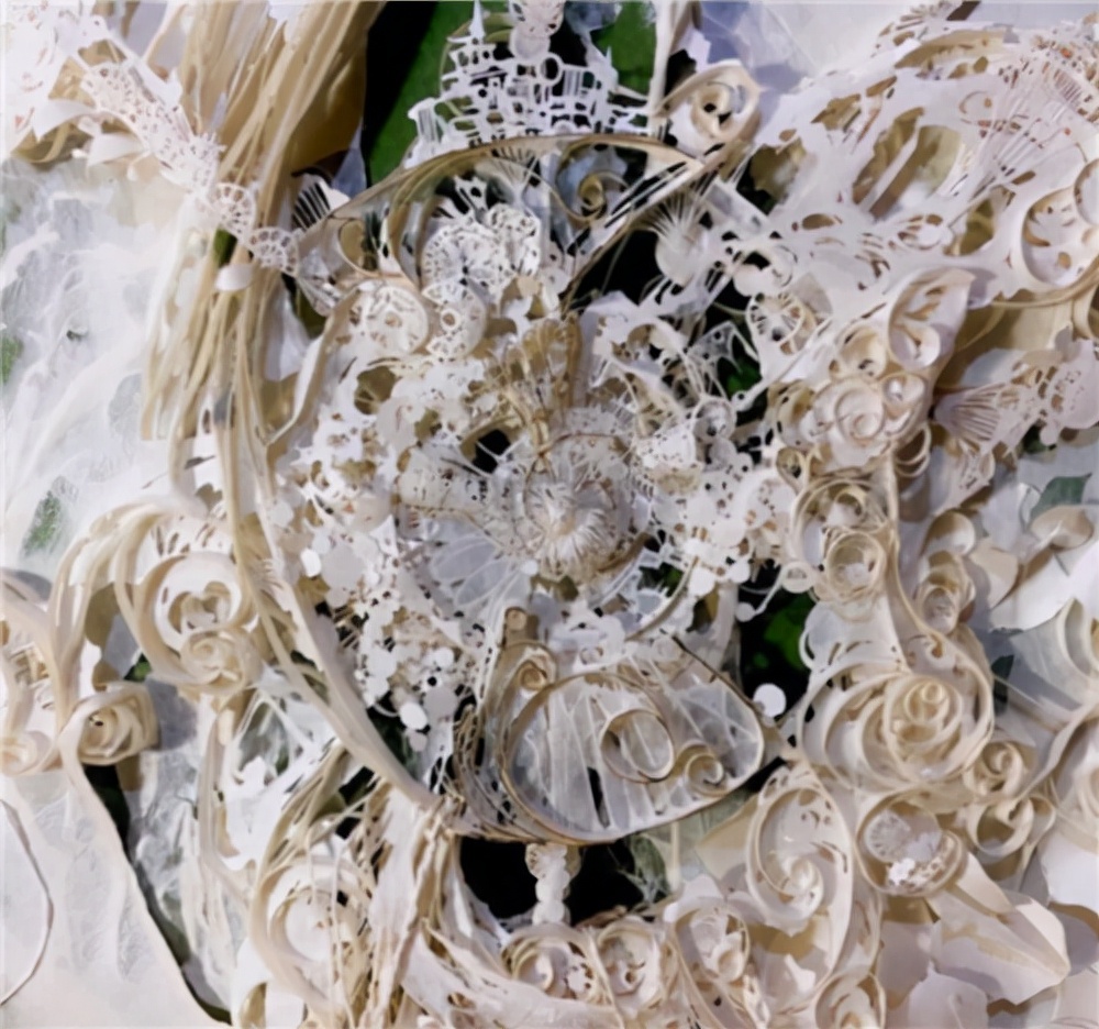 日本妹子把白纸刻成玻璃杯，连水珠都能看见，裸眼3D还能这么玩？