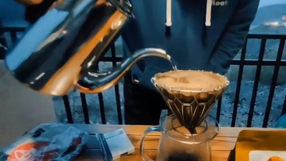 在乌鲁木齐卖咖啡的台湾大叔，一呆就是10年