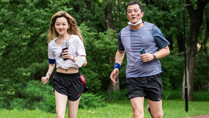 李嫣购物豪掷千金,李嫣窦靖童消费