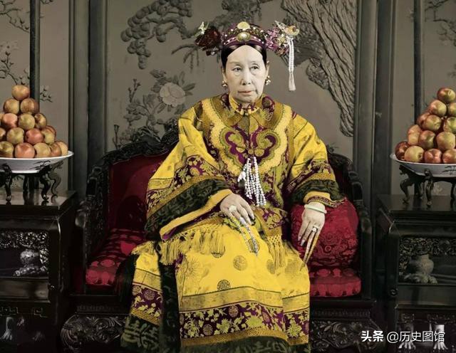外国人给慈禧太后画的画,慈禧太后画像是怎么画的