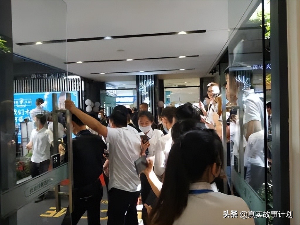 开一家网红奶茶店多少钱,不到十万就能开一家网红奶茶店