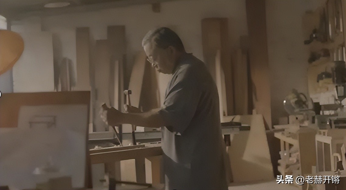 爷爷用榫卯手艺做足球,大爷制作的榫卯足球火了