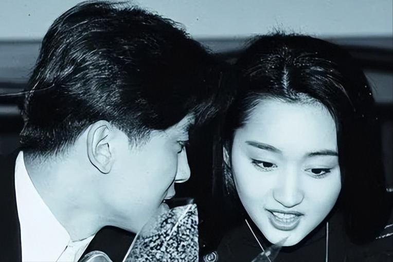 杨钰莹与赖文峰分手25年，一个娶妻生子，一个不婚不育令人泪目！