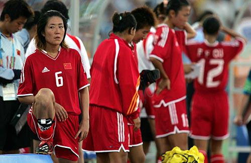 女足落没的分水岭事件,一场痛彻心扉的失利,谁击垮了铿锵玫瑰?