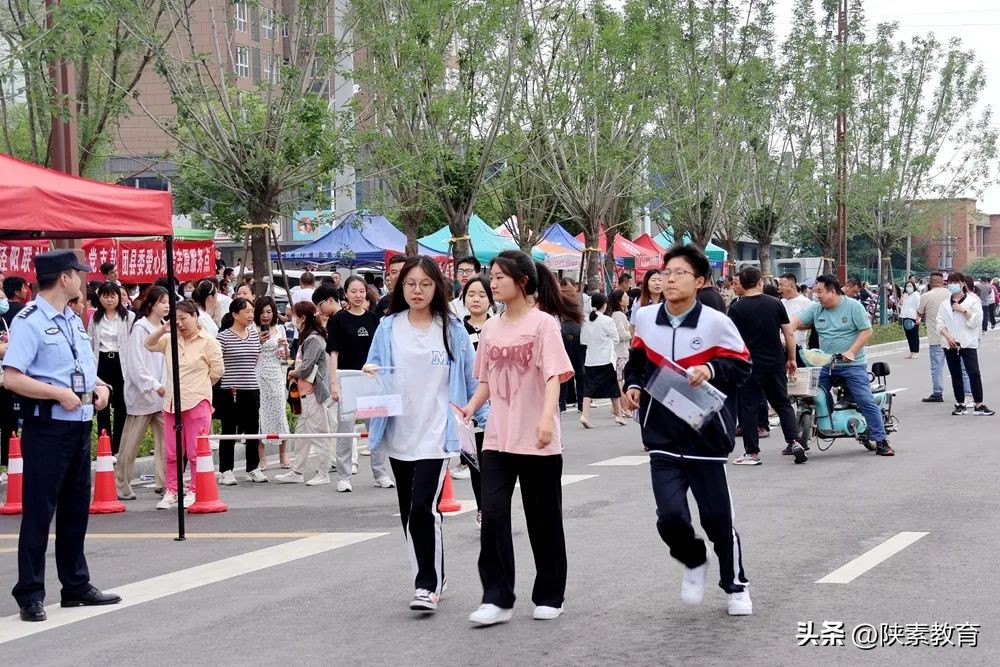 追梦吧高考完整视频,《追梦吧少年》