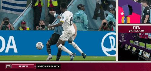 卡瓦尼击倒了VAR机器，乌拉圭赢球却出局，韩国出界的进球却有效