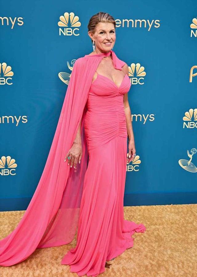 艾美奖红毯女星礼服图片,2019红毯艾美奖