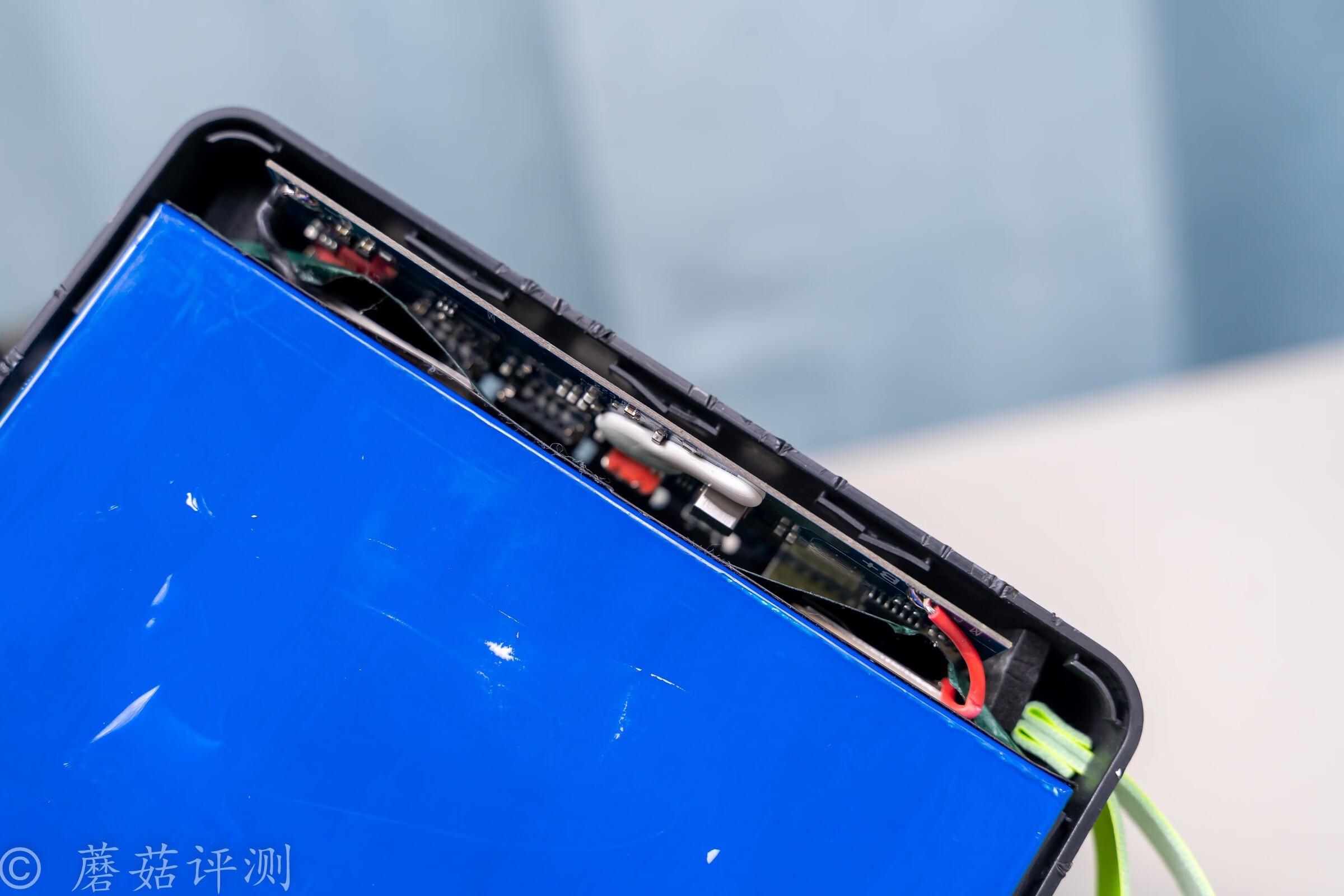 户外电源充电宝100000毫安拆解,移速7万毫安移动电源测评