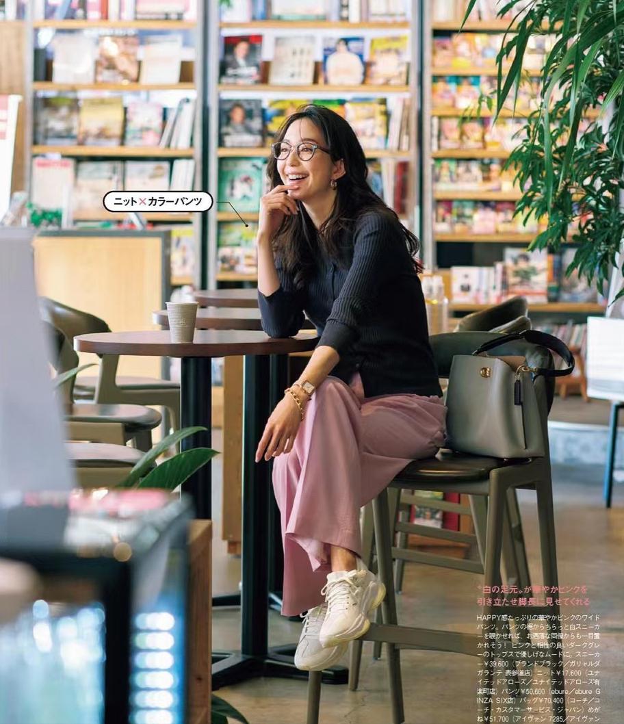 今年秋冬流行什么款运动鞋,今年最流行的运动鞋小白鞋