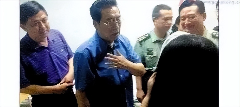 因轮奸被判10年的李天一更改姓名，今年出狱：他为何走上不归路？