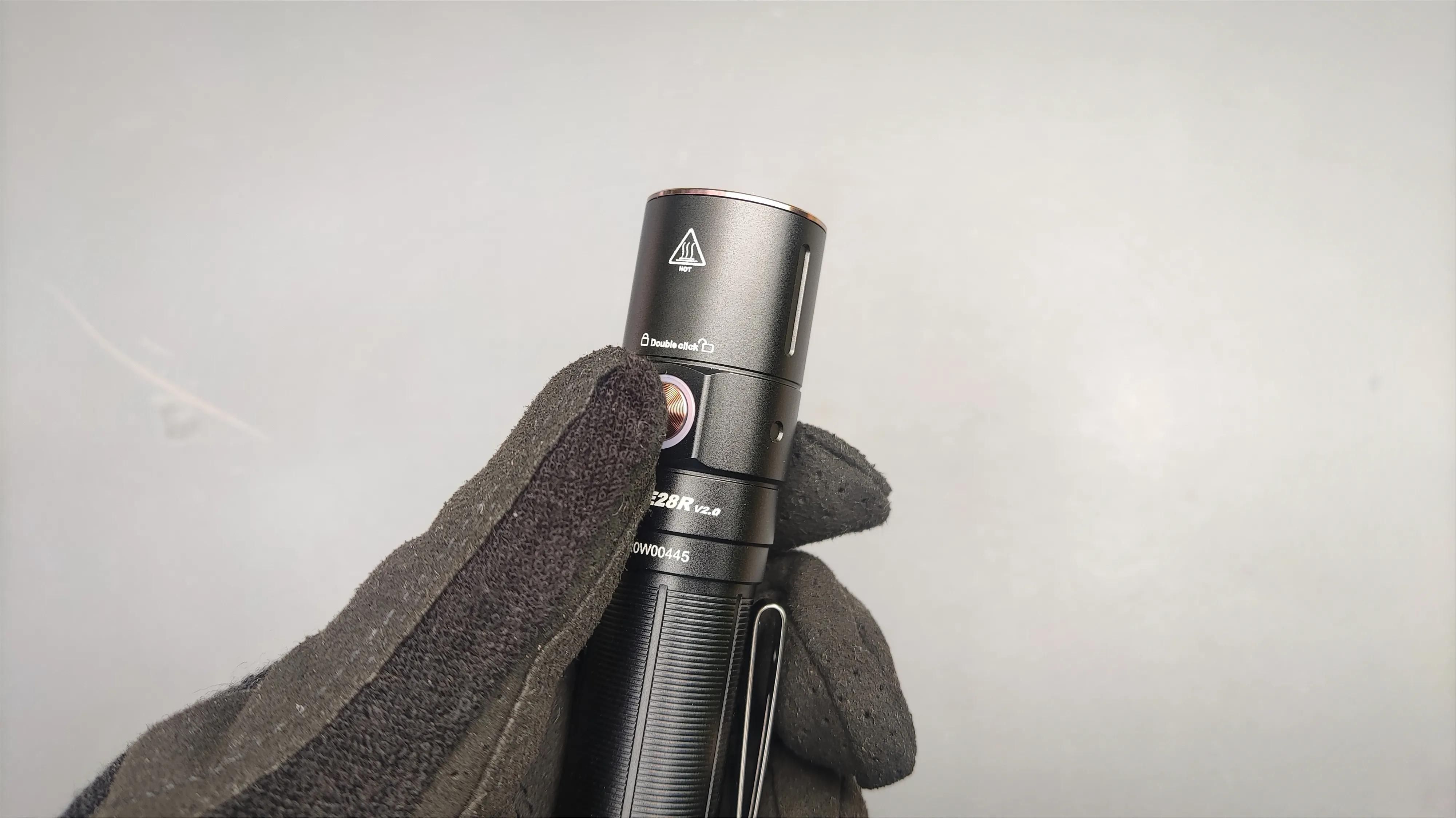 经典新升级，全能EDC便携直充小直——菲尼克斯E28Rv2.0手电评测