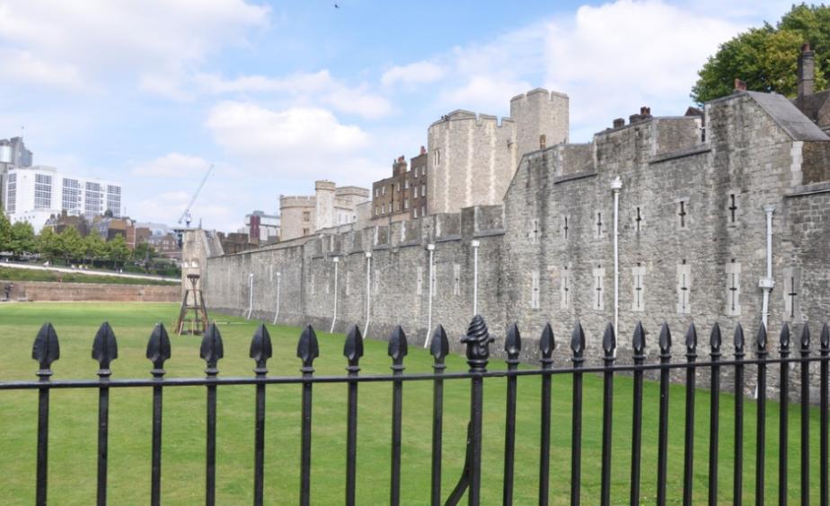 英国王室悬案：王储深夜暴毙成秘闻，查尔斯登基后力排众议求彻查