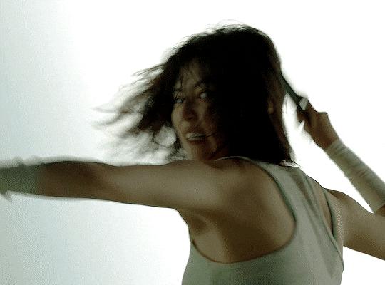 她是挺惨，但也不用这么同情吧？