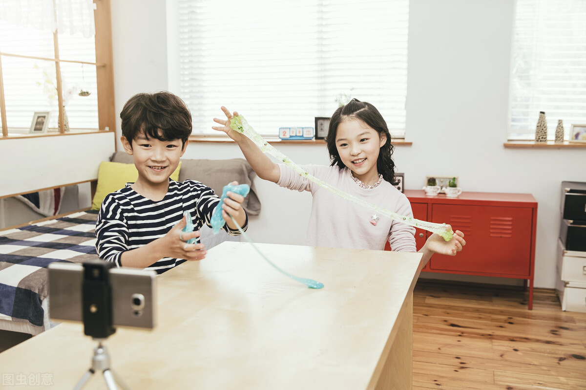 父母工地打工孩子不学习,孩子创业很苦父母如何帮