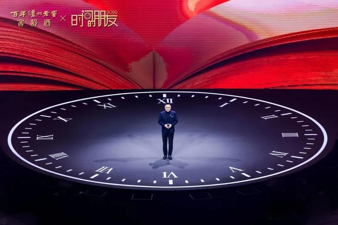 被禁言的任泽平、要告别的“身高一刀切”与水分渐大的知识付费